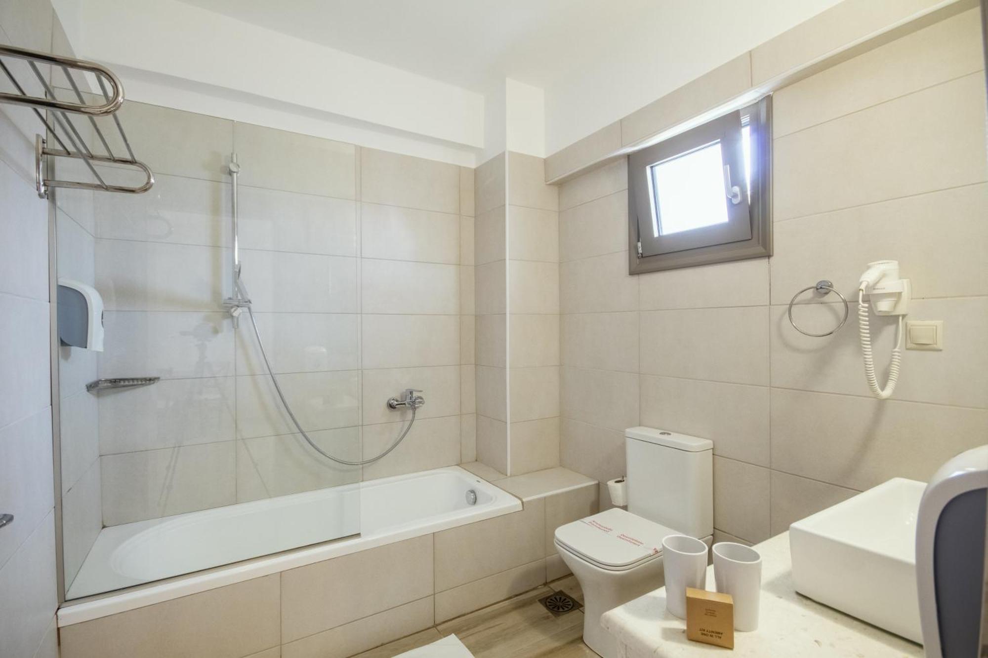 Robolla Beach Aparthotel Roda  Phòng bức ảnh