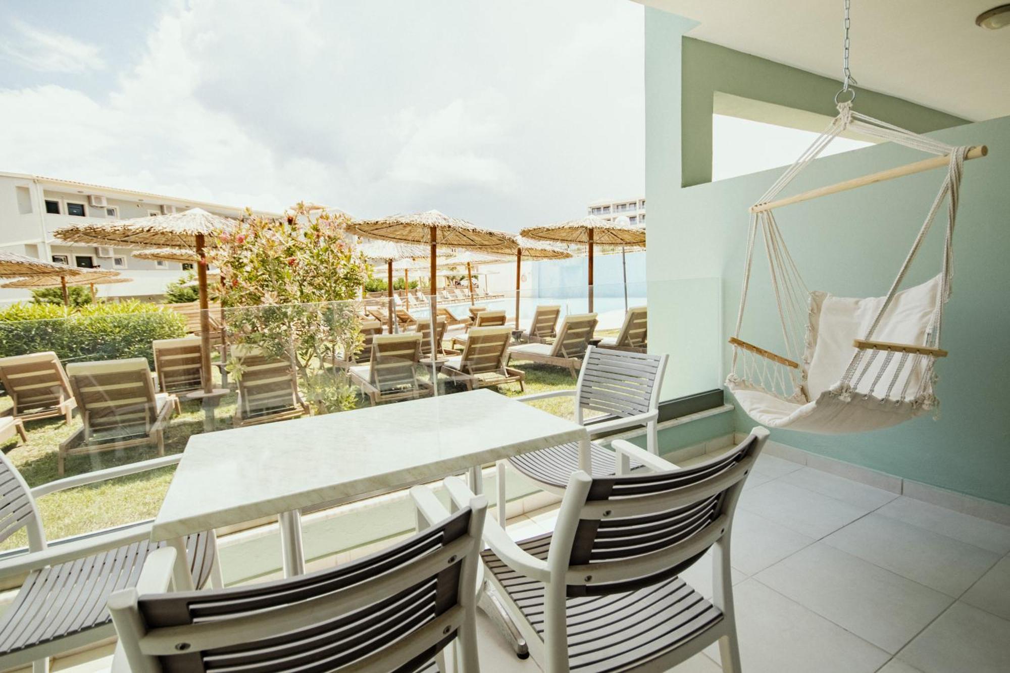 Robolla Beach Aparthotel Roda  Phòng bức ảnh
