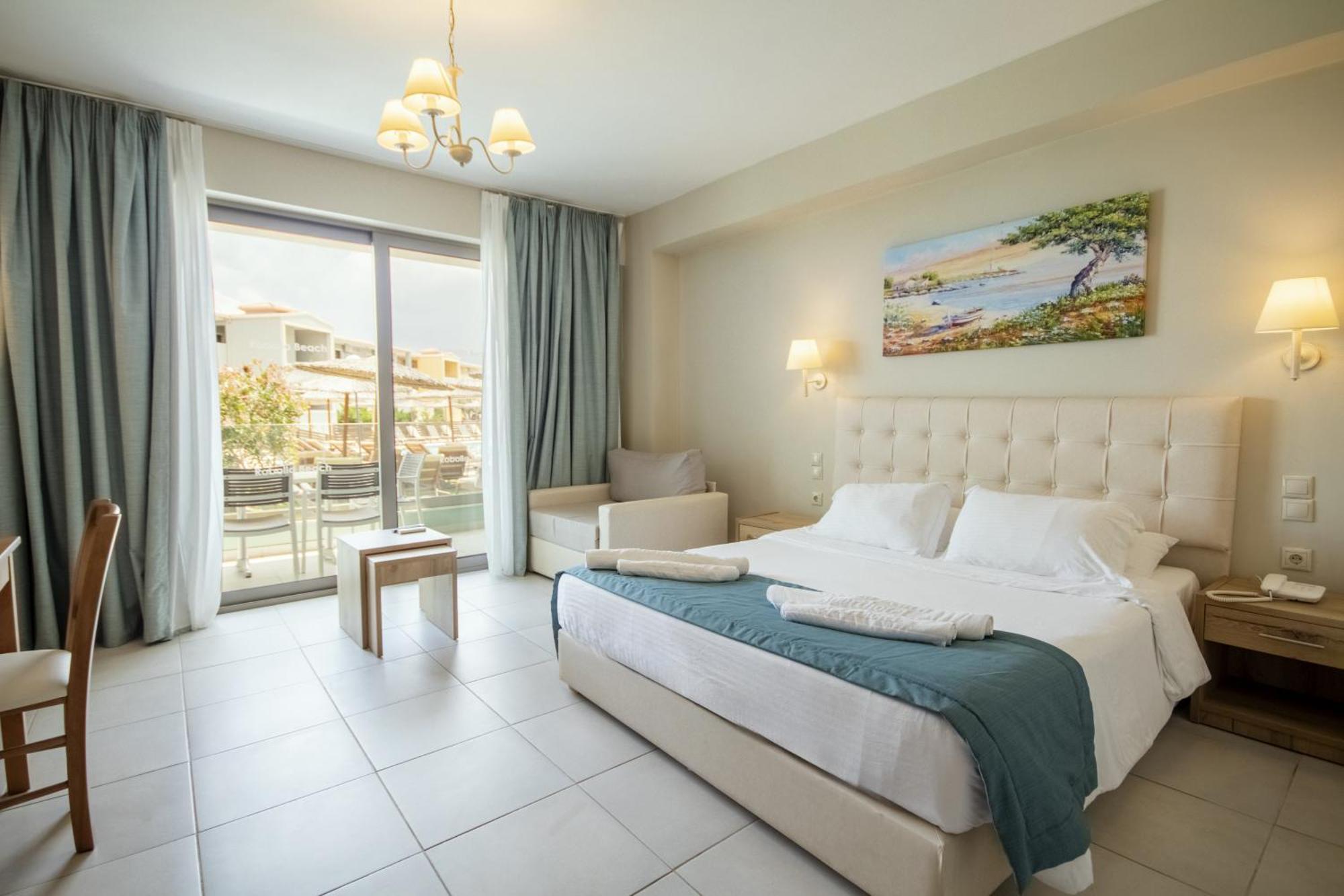 Robolla Beach Aparthotel Roda  Phòng bức ảnh